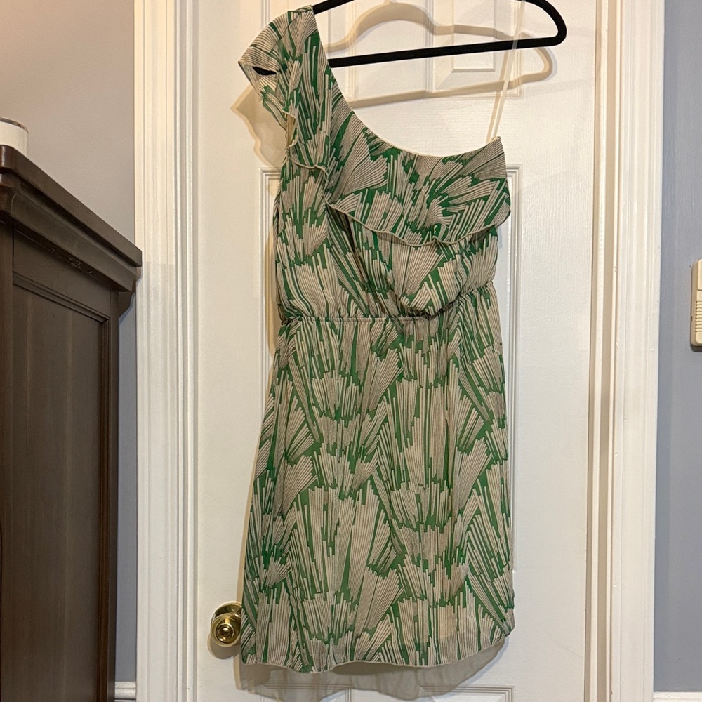 Elegant One-Shoulder Green and Cream Dress